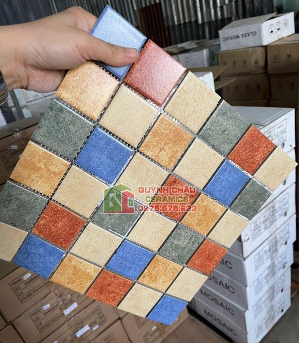 Gạch mosaic mờ đỏ xanh hồng màu mix cổ điển