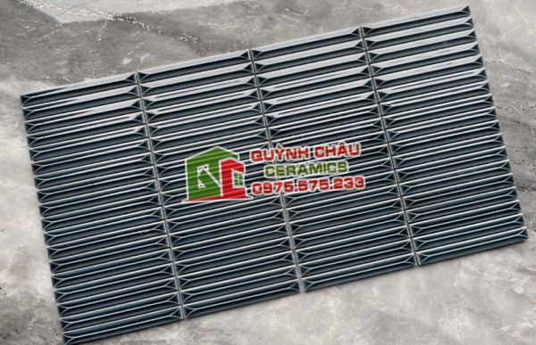 Gạch mosaic que đũa xám đen vát cạnh