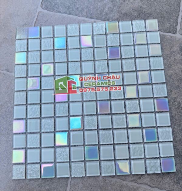 Gạch mosaic thuỷ tinh 25x25 màu trắng mix màu