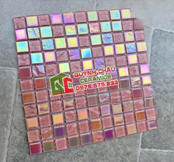 Gạch mosaic thuỷ tinh màu hồng trộn