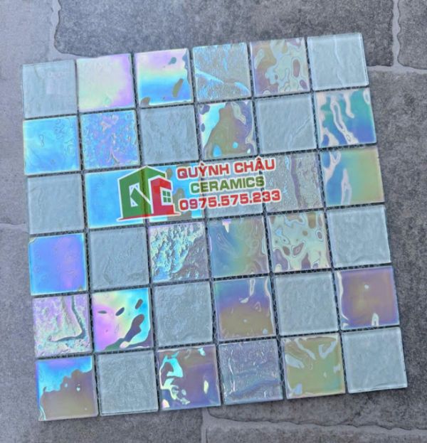 Gạch mosaic thuỷ tinh màu trắng mix hồng đẹp