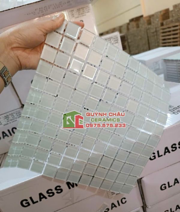Gạch mosaic thuỷ tinh màu trắng trơn Gạch mosaic thuỷ tinh màu trắng trơn