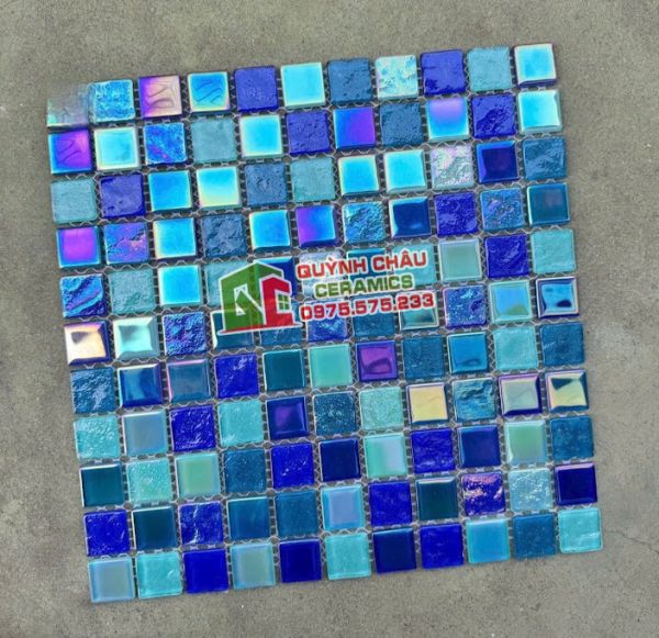 Gạch mosaic thuỷ tinh mix màu xanh hỗn hợp