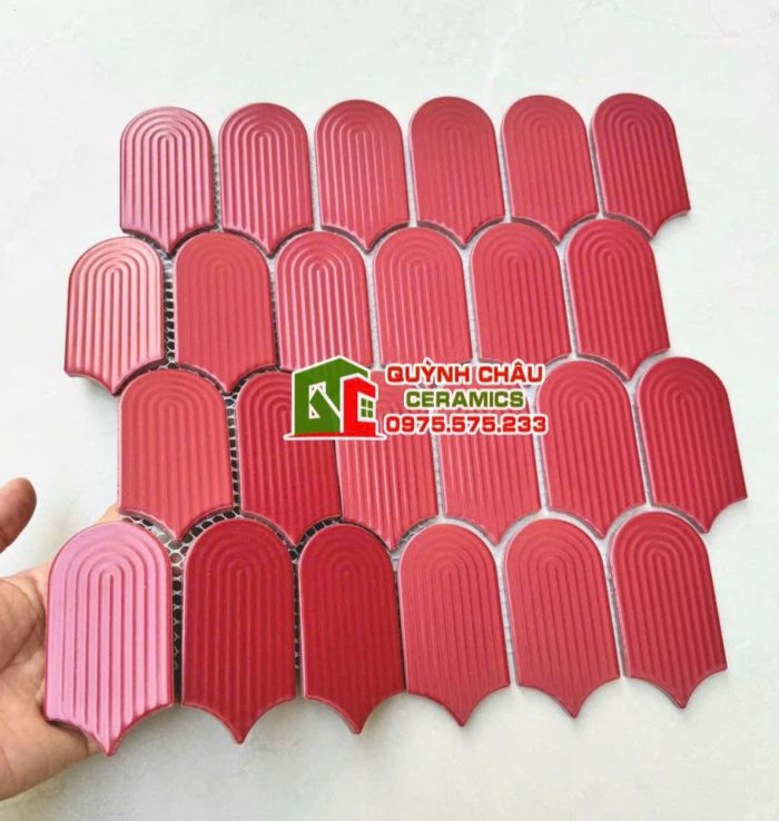 Gạch mosaic vân tay gợn màu đỏ nổi bật