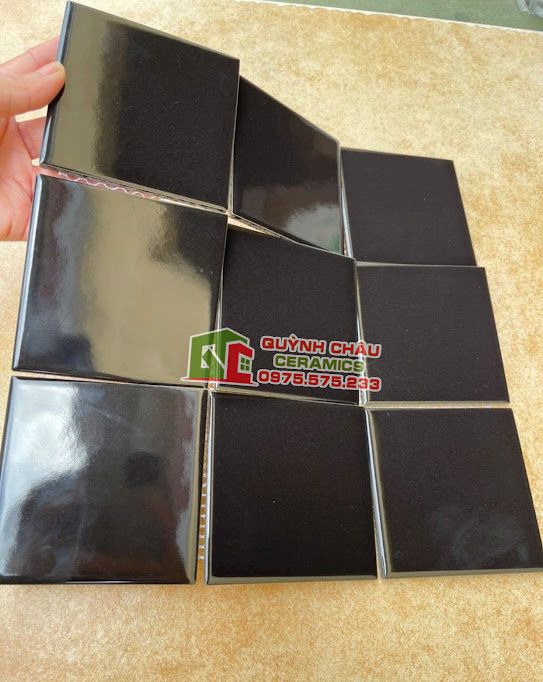 Gạch mosaic vỉ 10x10 thẻ chip màu đen bóng