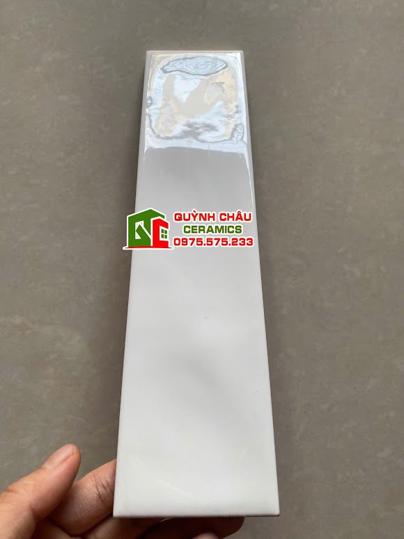 Gạch thẻ 6.8x28 trắng bóng gợn sóng