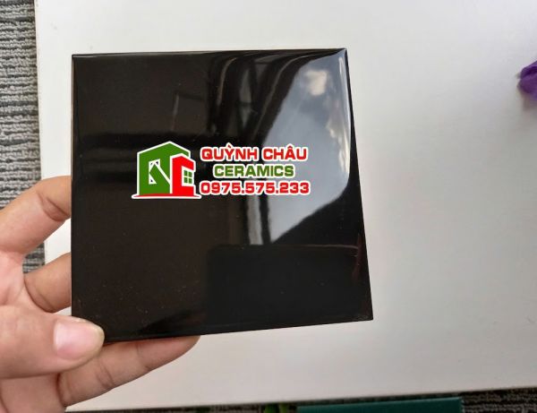 Gạch thẻ đen bóng ốp tường 10x10 trung quốc