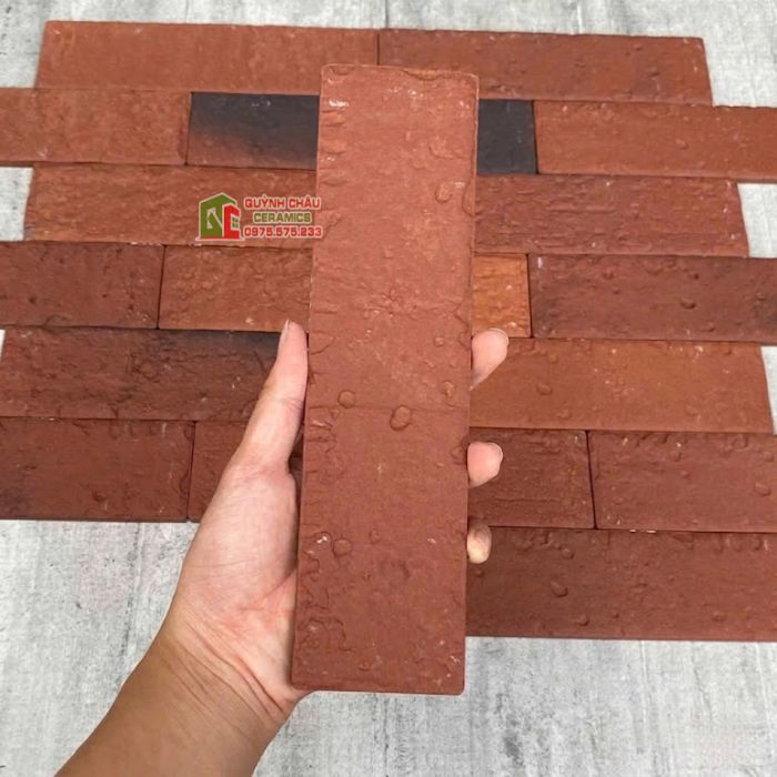 Gạch thẻ giả cổ bề mặt lõm sần màu đỏ gạch nung