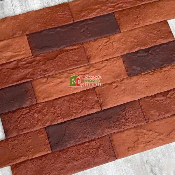 Gạch thẻ giả cổ bề mặt nhám sần sùi màu đỏ gạch nâu đậm đen