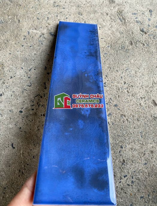 Gạch thẻ gợn sóng 75x300 xanh hiệu ứng men bóng