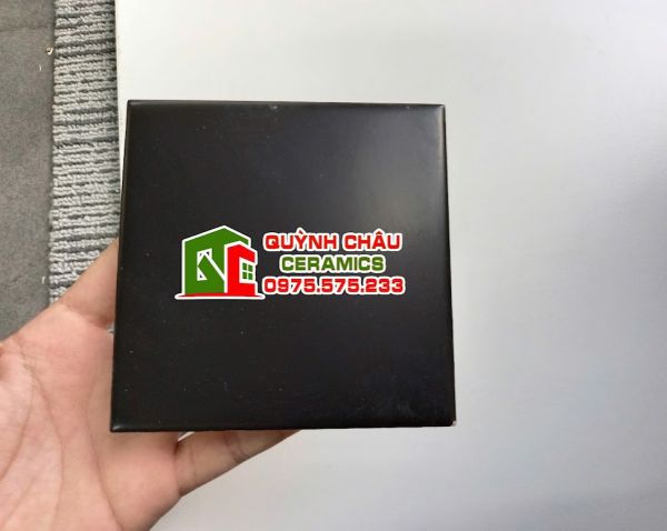 Gạch thẻ ốp tường 10x10 đen mờ trung quốc