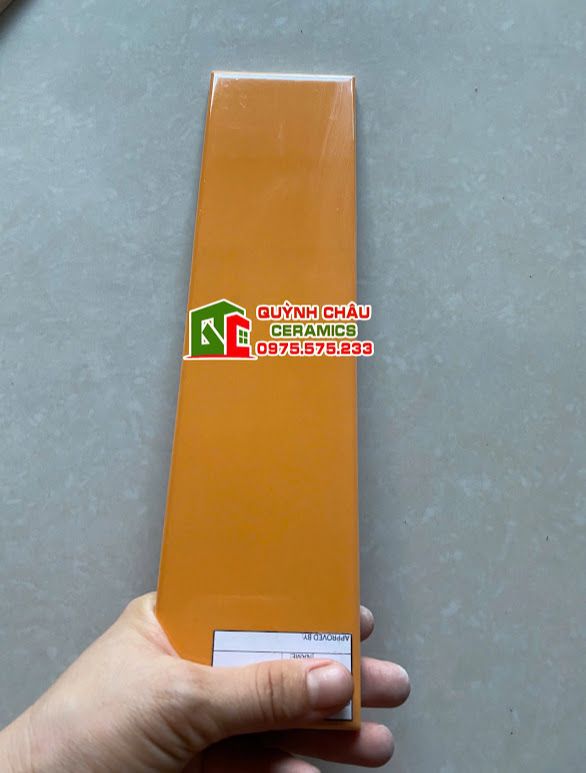 Gạch thẻ vàng đơn sắc 75x300 trung quốc