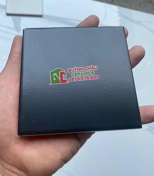 Gạch thẻ vuông 10x10 đen mờ