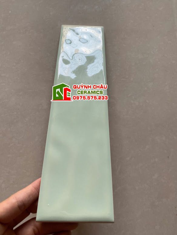 Gạch thẻ xanh ngọc bóng 75x300 men gợn sóng