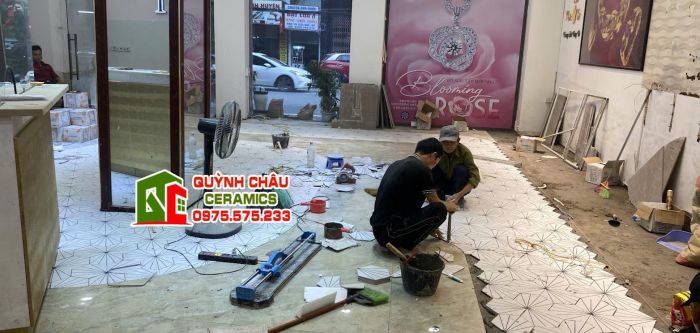 Gạch lục giác 20x23 cm màu trắng xòe quạt 5 tia đen