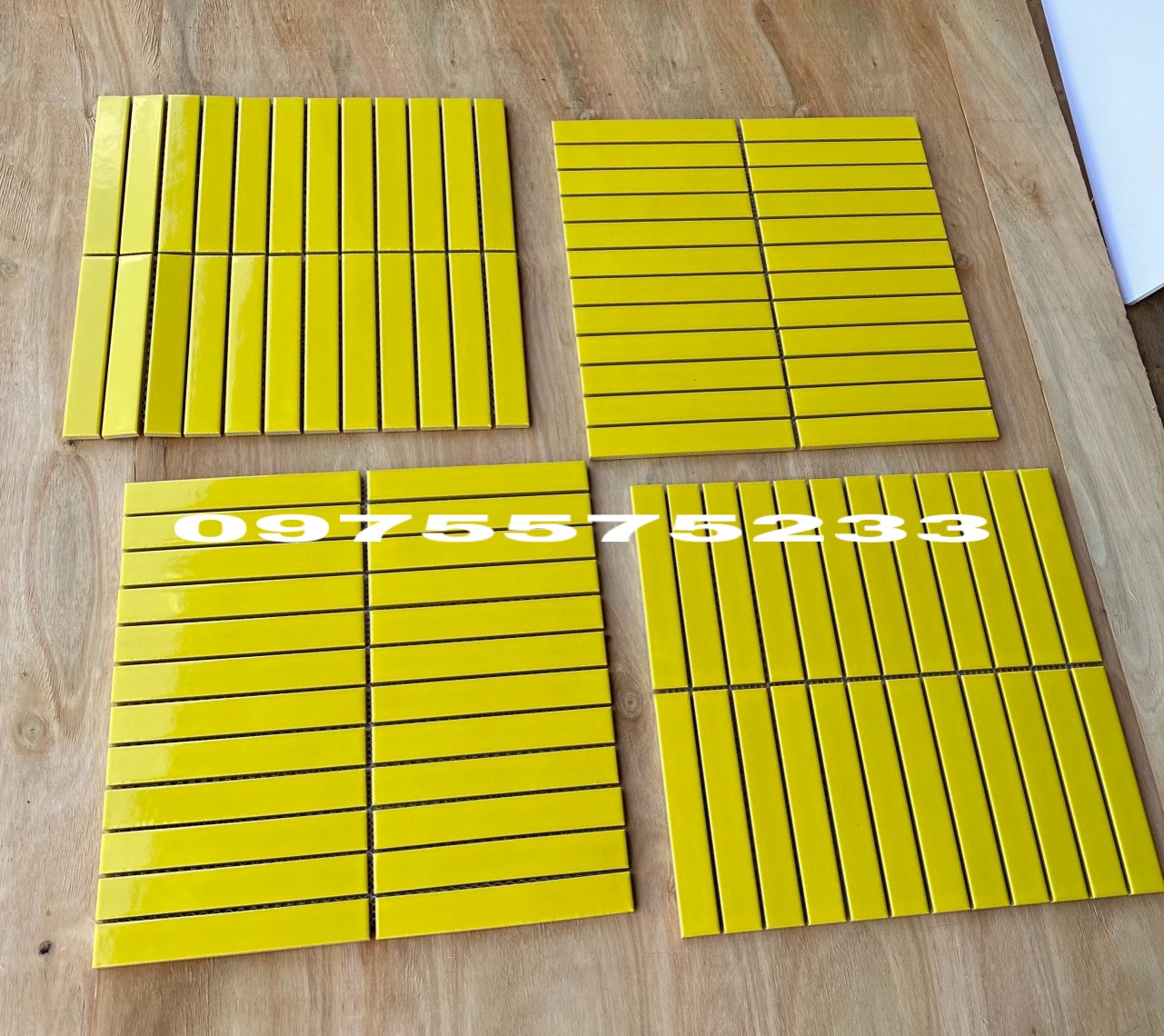 Gạch mosaic đũa que màu vàng ốp tường