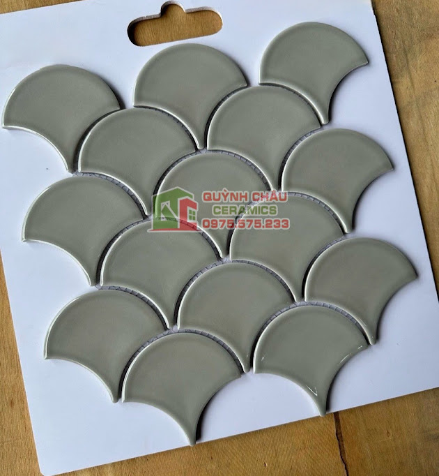 gạch mosaic vảy cá màu ghi xám