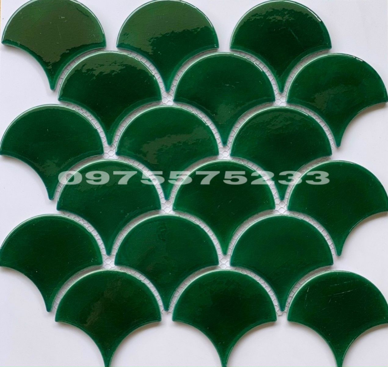 Gạch mosaic vảy cá ốp tường trang trí